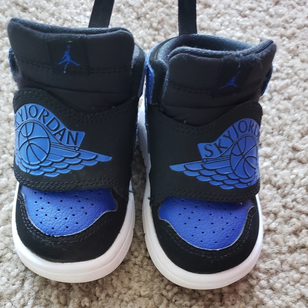 Jordan blue and black size 5
